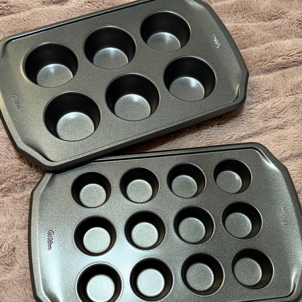 Wilton Gray Non-Stick Baking Pans Set